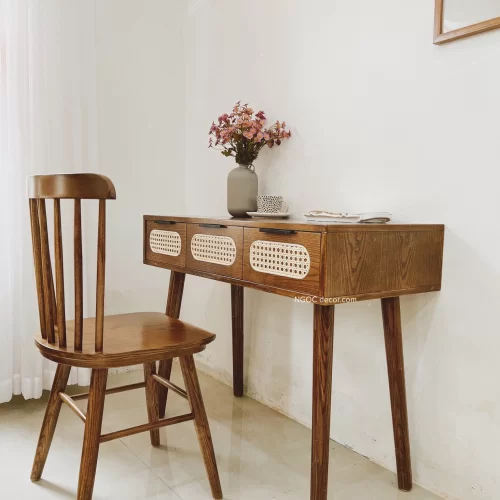 Bàn gỗ 3 hộc tủ kéo phối mây màu sẫm